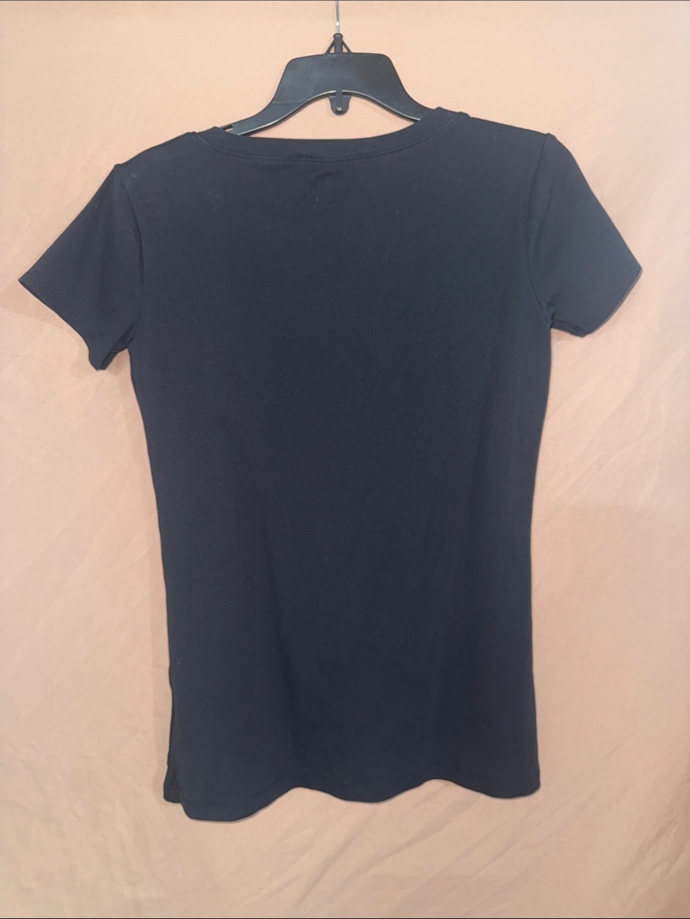 NWOT Noble Women's Black V-Neck Short Sleeve Tee with Subtle Gold Detail Medium - Picture 4 of 5
